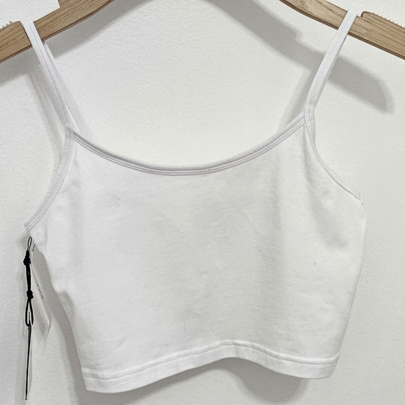 🇨🇦 Aritzia TNA Chill Karelis White Cropped Cami Top - Picture 11 of 16